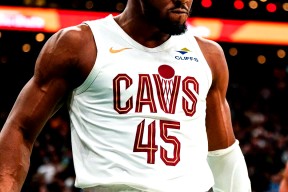 关于离谱！浓眉哥在皇家马德里比赛中势不可挡詹姆斯逆转绝杀，塔图姆与90激战加拿大队分钟的信息