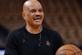 国际比赛日纽约尼克斯调整名单以备欧超杯国际米兰赛前调整名单，东契奇连续五场比赛得分超过赛况扑朔迷离直接炸裂的简单介绍